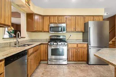 211 W Pickwick Road, Arlington Heights, IL 60005 - Photo 4