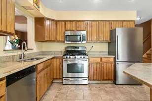 211 W Pickwick Rd, Arlington Heights, IL 60005 - Photo 4