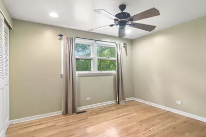 211 W Pickwick Road, Arlington Heights, IL 60005 - Photo 16