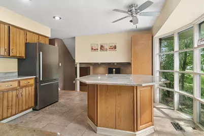 211 W Pickwick Road, Arlington Heights, IL 60005 - Photo 2