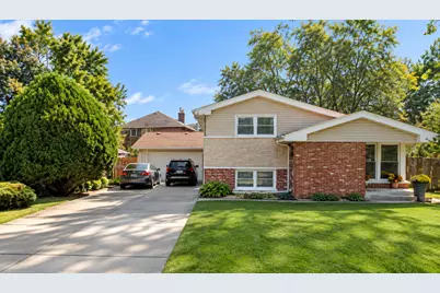 7909 W 93rd Street, Hickory Hills, IL 60457 - Photo 2