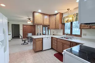 4 Genesee Ct, Morrison, IL 61270 - Photo 10