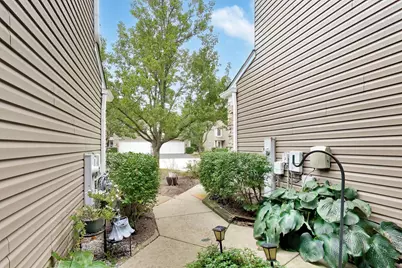 408 Locksley Drive, Streamwood, IL 60107 - Photo 4