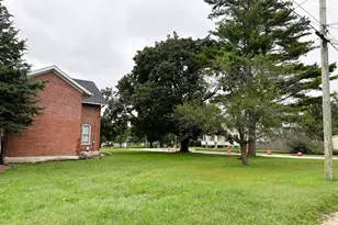 810 E 4th St, Sterling, IL 61081 - Photo 22