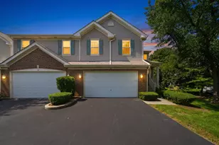 24 Stonegate Ln, Streamwood, IL 60107 - Photo 2