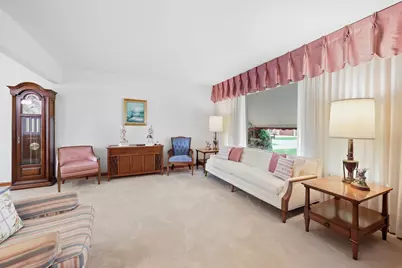 422 W Larkdale Lane W, Mount Prospect, IL 60056 - Photo 8