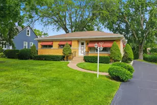 422 W Larkdale Ln W, Mount Prospect, IL 60056 - Photo 1