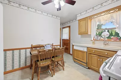 422 W Larkdale Lane W, Mount Prospect, IL 60056 - Photo 4