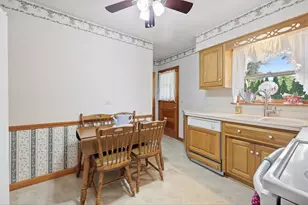 422 W Larkdale Ln, Mount Prospect, IL 60056 - Photo 4