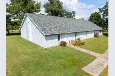 321 Country Club Lane, Centralia, IL 62801 - Photo 2