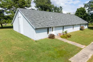 321 Country Club Ln, Centralia, IL 62801 - Photo 2
