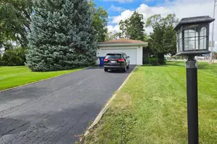 20W511 Army Trail Blvd, Addison, IL 60101 - Photo 2