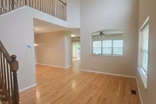 6085 Delaney Dr, Hoffman Estates, IL 60192 - Photo 4