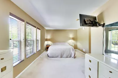 923 Kings Canyon Drive, Streamwood, IL 60107 - Photo 10