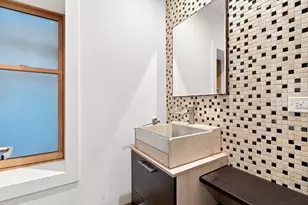 2334 W Medill Ave, Chicago, IL 60647 - Photo 28