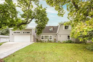 63 Fairway Rd, Lake Zurich, IL 60047 - Photo 1