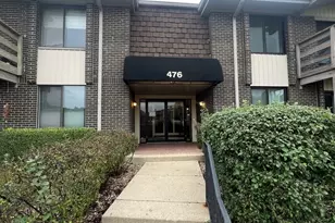 476 Raintree Ct, Glen Ellyn, IL 60137 - Photo 1