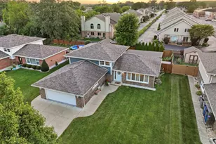 10548 S Tod Dr, Palos Hills, IL 60465 - Photo 1
