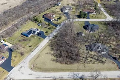 302 Kurt Lane, Kirkland, IL 60146 - Photo 2