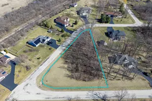 302 Kurt Ln, Kirkland, IL 60146 - Photo 1