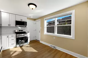 9426 S Peoria St, Chicago, IL 60620 - Photo 12
