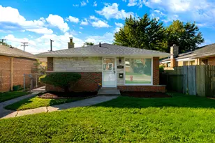 9426 S Peoria St, Chicago, IL 60620 - Photo 2