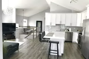 180 Lucerne Ct, Wheeling, IL 60090 - Photo 4