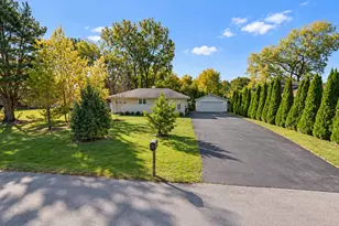 7915 W 101st Pl, Palos Hills, IL 60465 - Photo 1