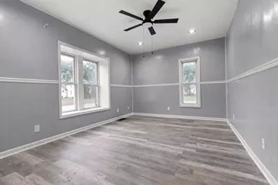 304 W Jackson Street, Belvidere, IL 61008 - Photo 4