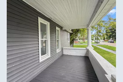 304 W Jackson Street, Belvidere, IL 61008 - Photo 2