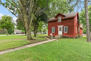 34 Nebraska St, Geneva, IL 60134 - Photo 1