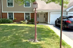 327 Wildberry Ct, Schaumburg, IL 60193 - Photo 1