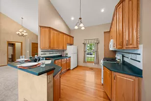1338 Foxbend Dr, Sycamore, IL 60178 - Photo 12