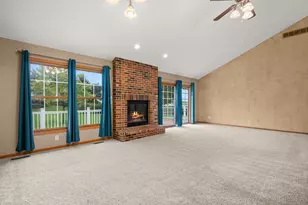 1338 Foxbend Dr, Sycamore, IL 60178 - Photo 8