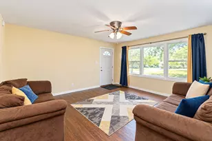 16100 Circle Dr, Markham, IL 60428 - Photo 4