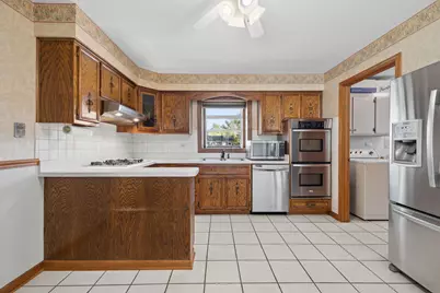 6516 W 84th Street, Burbank, IL 60459 - Photo 8
