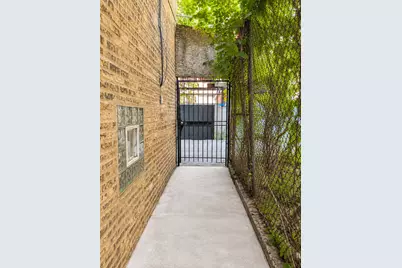 3206 W Berwyn Avenue #G, Chicago, IL 60625 - Photo 16