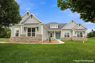 2907 Pioneer Oaks Dr, Ringwood, IL 60072 - Photo 1