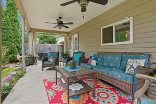 2014 E Jackson St, Bloomington, IL 61701 - Photo 6
