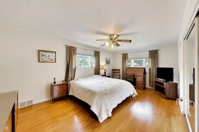 704 W Lonnquist Boulevard, Mount Prospect, IL 60056 - Photo 16