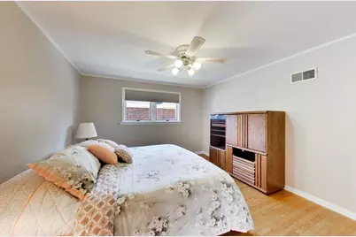 704 W Lonnquist Boulevard, Mount Prospect, IL 60056 - Photo 20