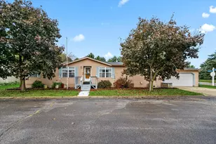 303 Mallard Ln, Sandwich, IL 60548 - Photo 1