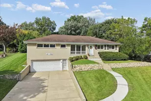 2N356 Euclid Ave, Glen Ellyn, IL 60137 - Photo 2