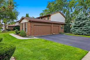 1222 Biscayne Dr, Elk Grove Village, IL 60007 - Photo 2