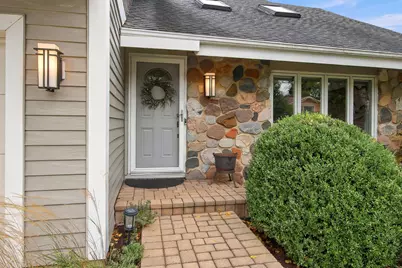 658 Monterey Drive, Crystal Lake, IL 60014 - Photo 2