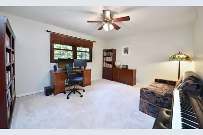 229 N Whispering Hills Drive, Naperville, IL 60540 - Photo 18