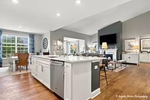 325 Tralee Ln, McHenry, IL 60050 - Photo 4