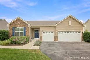 325 Tralee Ln, McHenry, IL 60050 - Photo 1