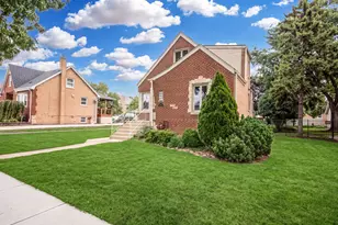5627 S Neenah Ave, Chicago, IL 60638 - Photo 1