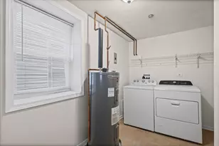 2710 W Fletcher St, Chicago, IL 60618 - Photo 14